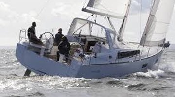 Charter Bénéteau Oceanis 38 Pomer